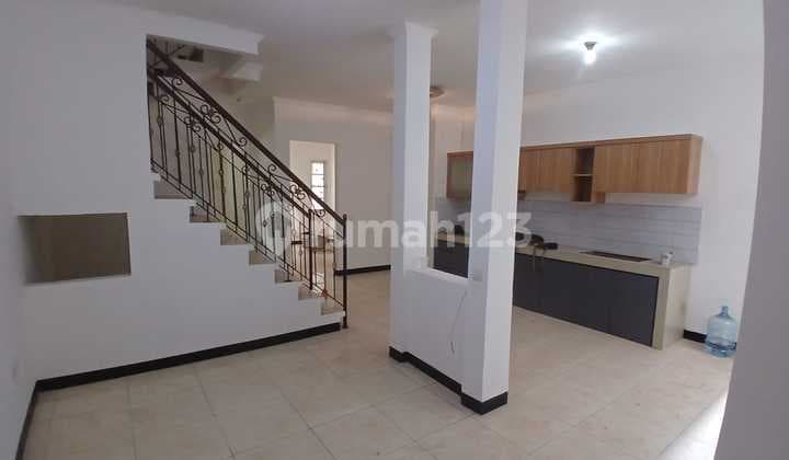 DIJUAL RUMAH CANTIK MINIMALIS 2,5 LANTAI LEGENDA WISATA CIBUBUR