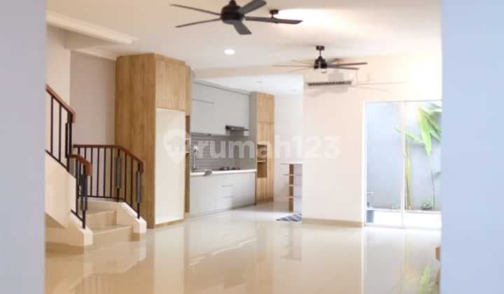 Dijual Rumah Mewah, Depan Taman – Siap Huni & View Taman