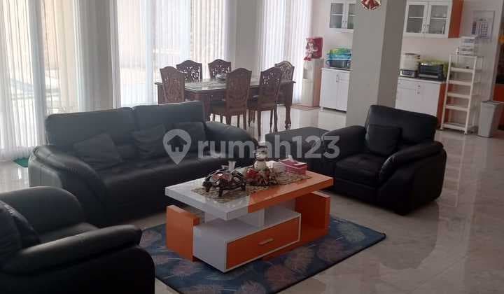 Dijual Rumah Cantik Full Furnish di Sentul City Ada Kolam Renang