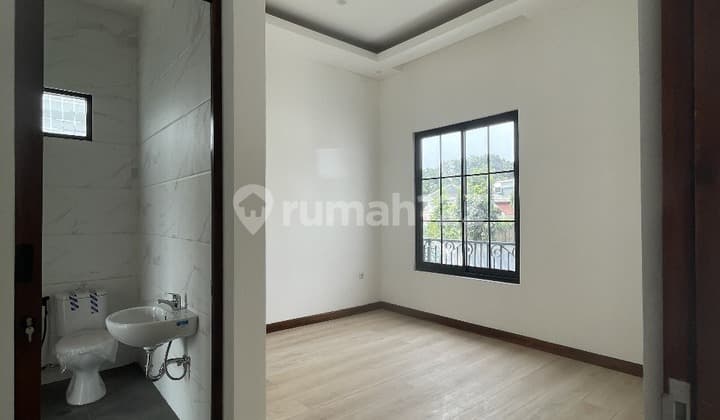 Dijual Rumah Mewah Siap Huni Dengan Kolam Renang Didalamnya