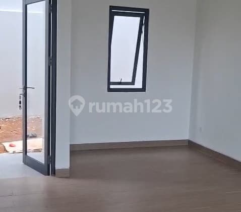 Siap Huni, Ruko, 3 Lantai, Dekat Akses KRL, di Latinos Business District