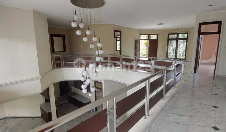 Bebas Banjir, Rumah/Kantor, 2 Lantai, Dekat Pusat Perbelanjaan, Siap Huni