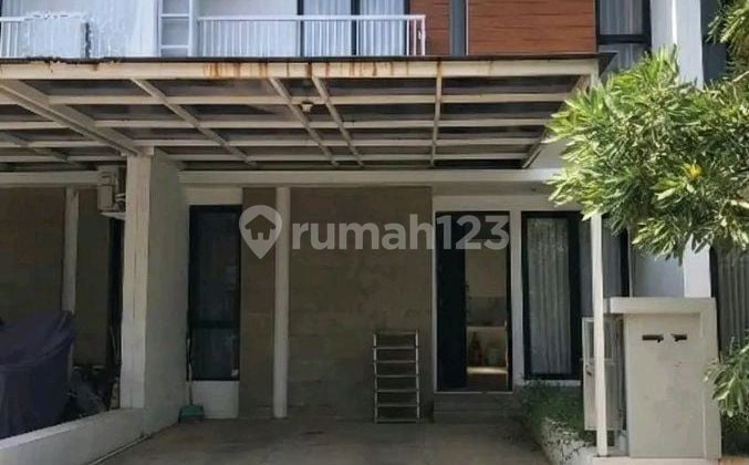 Disewakan Rumah Semi Furnished 2 Lantai Sudah Renov