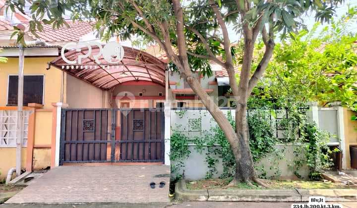 Rumah Luas di Boulevard Hijau, Cocok untuk Hunian Jangka Panjang (73617 Er)