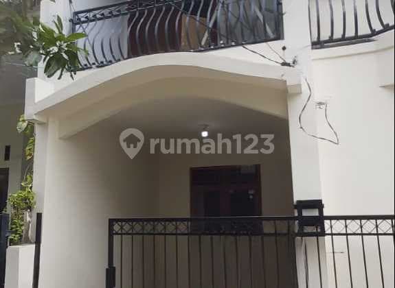 Rumah Baru Selesai Renovasi, Siap Huni di Taman Galaxy Bekasi