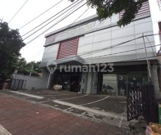 Ruko Besar 3 Lantai, Jalan Pramuka Raya, Jakarta Pusat
