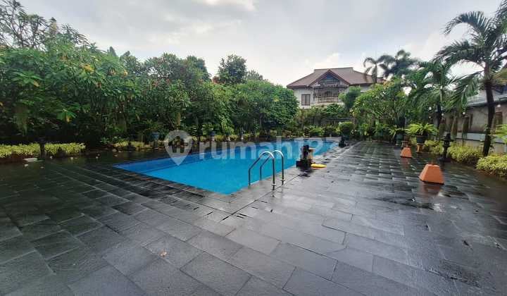 Rumah Dengan Tanah Yang Luas, Ada Private Pool Di Jaka Sampurna