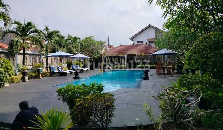 Rumah dengan Tanah yang Luas, Ada Private Pool di Jaka Sampurna