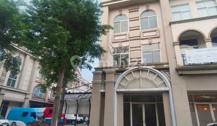 For rent, 3-story hook shop house in Grand Galaxy, Bekasi