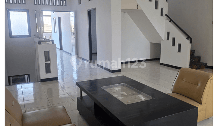 Rumah 4 Lantai di Grand Poris Cipondoh, Tangerang.