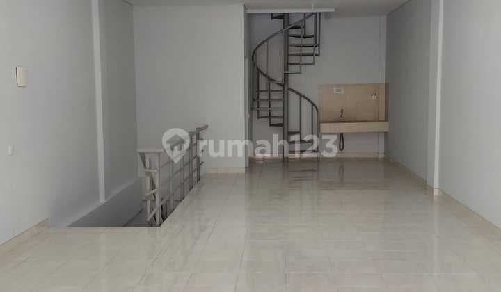 Ruko Patos, Pakuwon City 2 Lantai Siap Huni