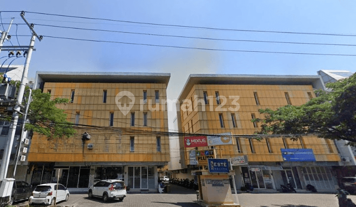 Ruko / Bangunan Komersial Siap Pakai di Jalan Utama Merr