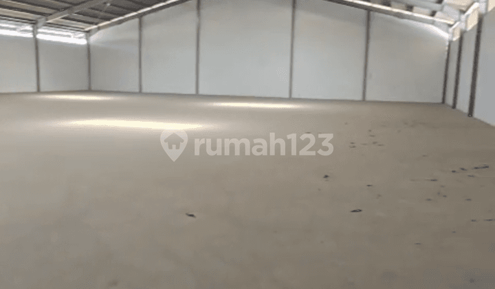 Warehouse For Sale In East Semper. Close To Kelapa Gading Newly Renovated. All Concrete. 40' Container Can Enter