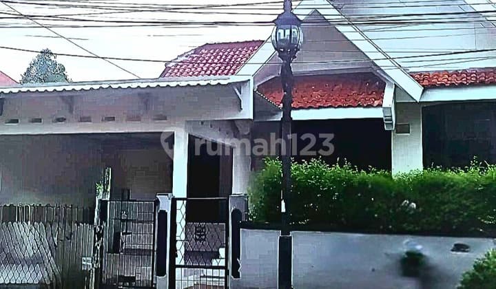 Disewakan.rumah Cantik di Jalan Utama Perumahan Bukit Cimanggu City Akses Tol