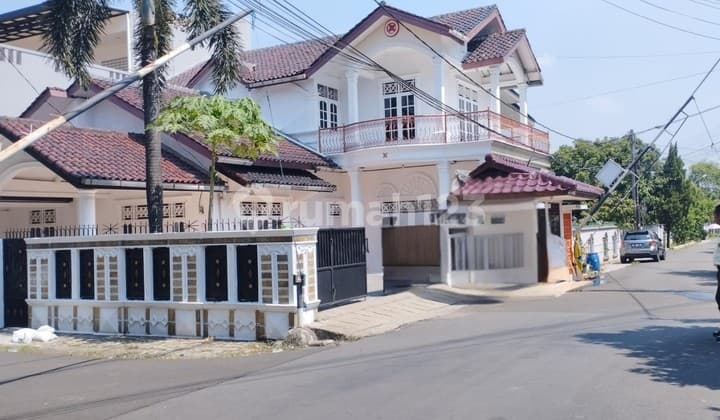Disewakan Rumah Cantik Hook Luas Di Tengah Kota Bogor