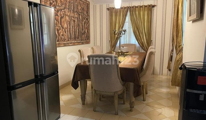Rumah 2 Lantai Semi Furnished Di Boulevard Kota Wisata Dengan Kolam Renang Pribadi