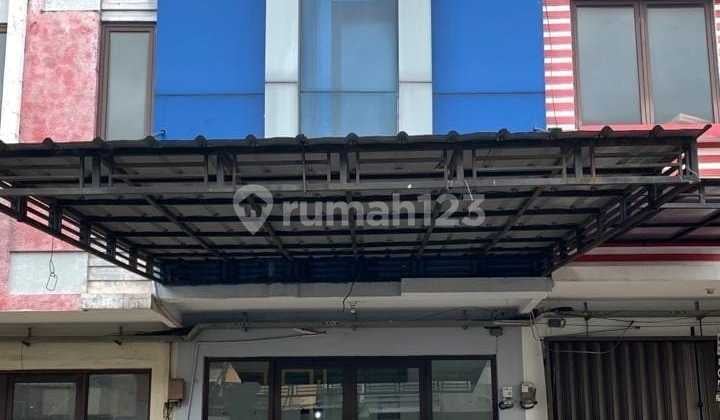 Dijual Ruko di Legenda Wisata. Siap Pakai, Cocok untuk Kantor. Full Renovasi. Lokasi Strategis