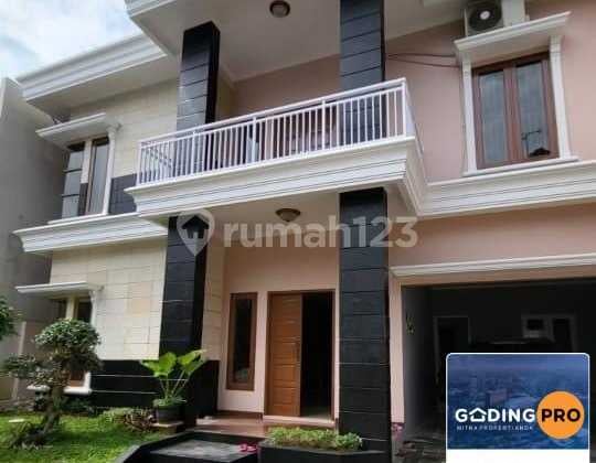 Rumah Puri Sriwedari Cibubur. Rumah 2 Lantai. Semi Furnised. Jual Cepat