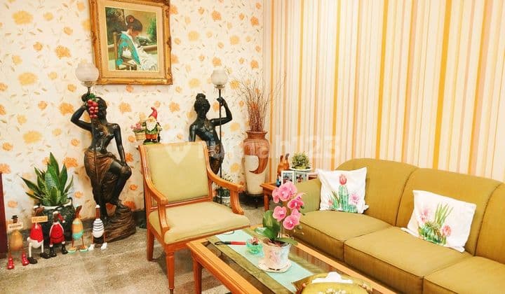 Rumah Hoek Dengan Sirkulasi Yang Baik