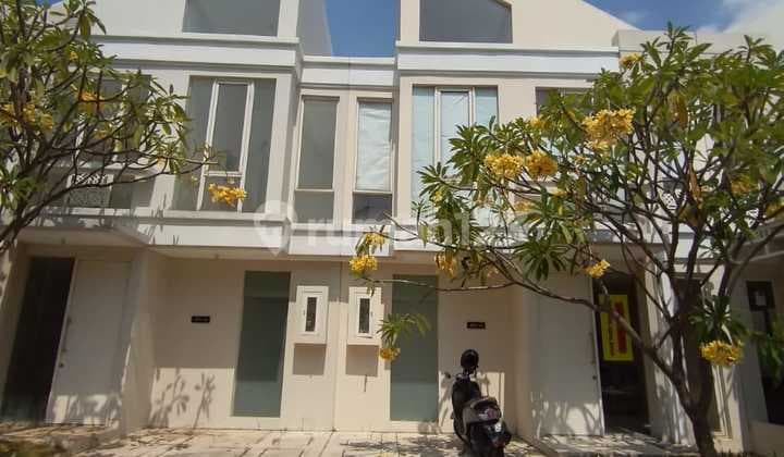 Dijual Rumah Murah Siap Huni di Grand Pakuwon Cluster Adelaide, Surabaya