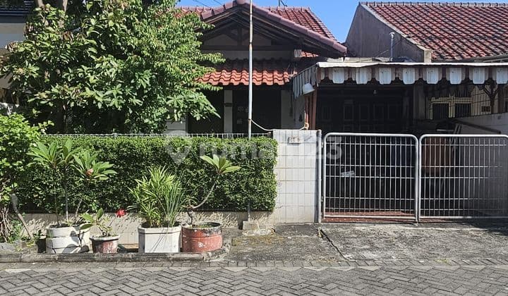 DIJUAL RUMAH LAMA HITUNG TANAH KOMPLEKS PERUMAHAN DARMO SATELIT SURABAYA BARAT