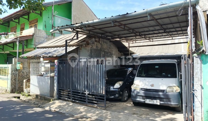 Rumah Depan Jalan Raya Dekat Pandu Raya dan Pajajaran