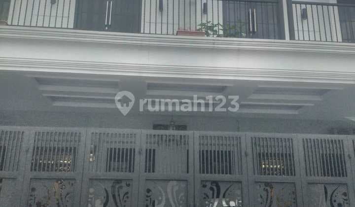 Rumah Strategis Dijakarta Timur Dekat LRT Ciracas