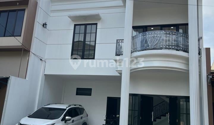 Rumah Mewah American Classic Di Townhouse Taman Cimanggu
