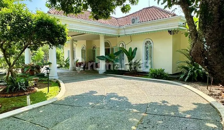 Rumah Mewah Hook Dengan Kolam Renang Di Jantung Kota Bogor