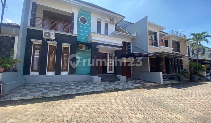Rumah 6 Kamar Tidur Dalam Perum Cokro Regency