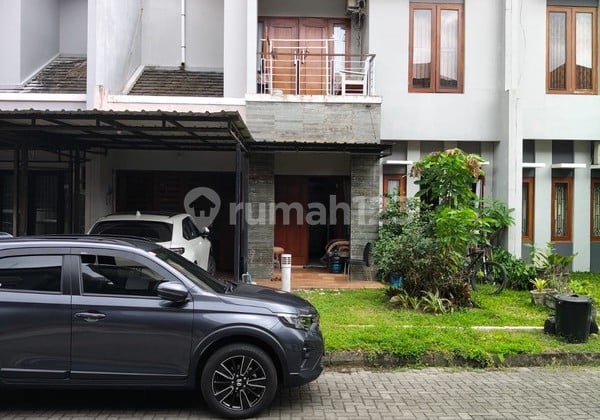 Hunian Mewah 2 Lantai di Perumahan Palagan, Dekat Hyatt & Resto Populer
