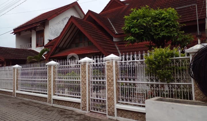 RUMAH KLASIK DEKAT LOTTEMART JOGJA