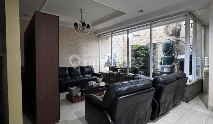 Dijual Rumah di Janur Elok