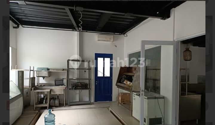 For Rent: Building suitable for warehouse, office, showroom, restaurant, etc.