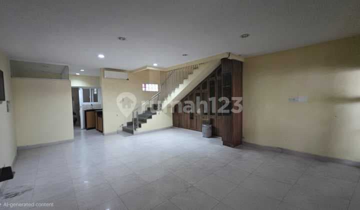 Disewakan. Rumah Murah Area Jakatta Selatan Cocok untuk Kuliner@Cafe@Klinik@Kantor@Expedisi@Usaha Lainnya
