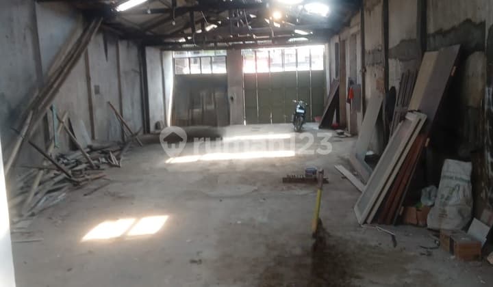 Warehouse for Rent, Strategic Location by the Roadside