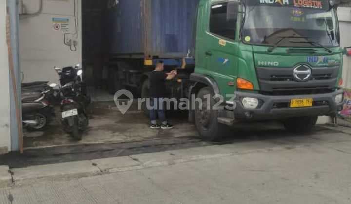 For Rent: Neat and Clean 2-Story Warehouse