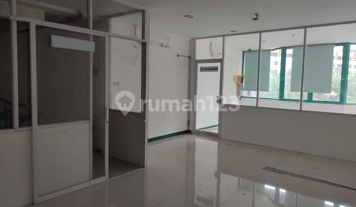 Disewakan Murah Ruko di Cempaka Mas Letak Strategis , Aman dan Siap Huni