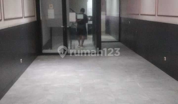 Disewakan Ruko 3 Lantai Lokasi Strategi ,bersih Tebet Raya