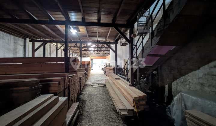 Dijual Gudang Kayu di Klender Lokasi Bagus Hadap Timur
