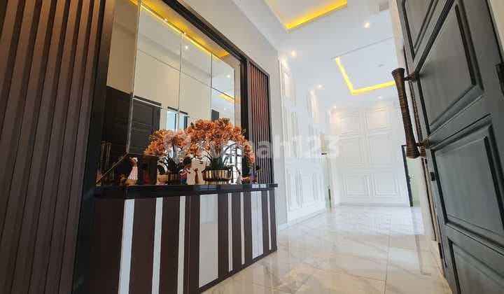 Dijual Rumah American Classic Cilandak