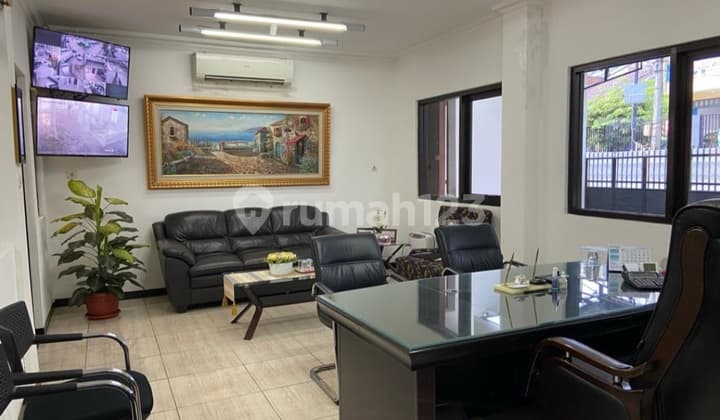 Dijual Cepat Lokasi Bagus Cocok Untuk Usaha Ada Kantor Kondisi Rapih Harga Dibawah Njop