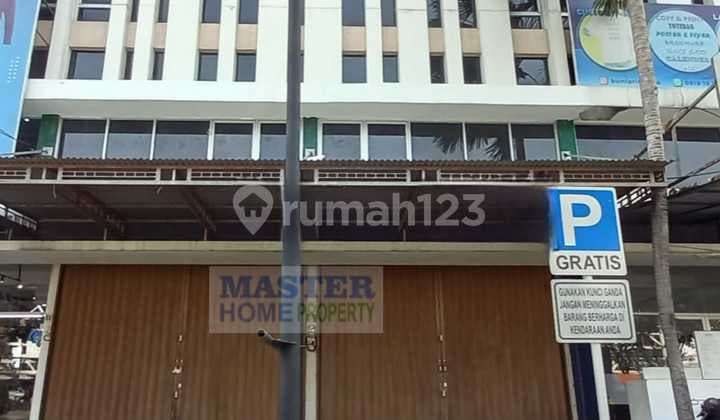 For Sale: Row Shop on Boulevard