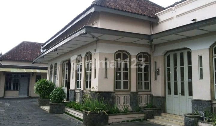 Rumah Klasik Kolonial 2.349m2 Tengah Kota Solo