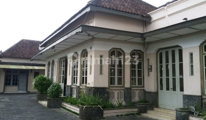 Rumah Klasik Kolonial 2.349m2 Tengah Kota Solo