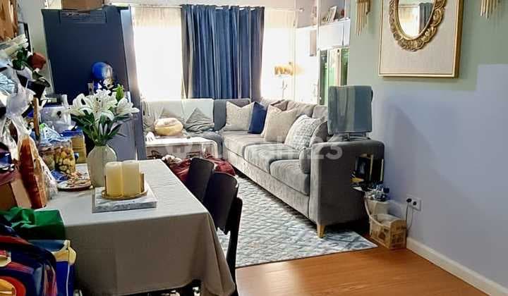 Jual Rumah Strategis 3 Lantai Komplek Sariwangi