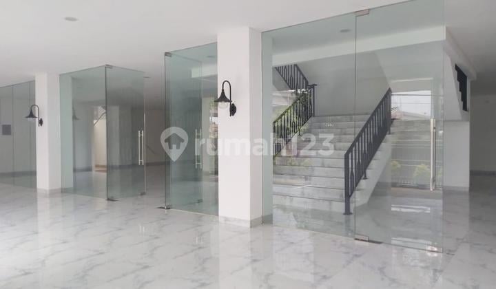 Dijual Gedung/Kantor 3 Lantai Posisi Hoek di Kalimalang Jakarta Timur