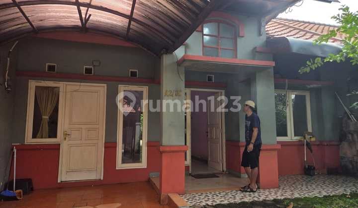 Dijual Rumah dengan Tanah yang Luas di Cluster Adenium Bulevard Hijau Harapan Indah.