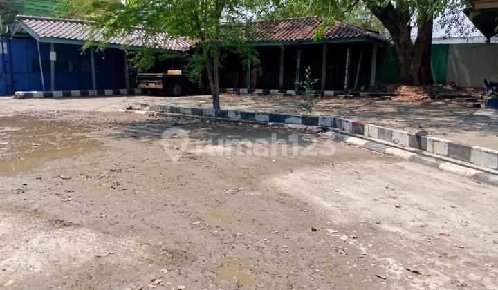 Cheap Land with Building Bonus in Cilincing, North Jakarta
