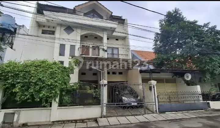 Jual Murah !!! Rumah Mewah di Komplek Rawamangun